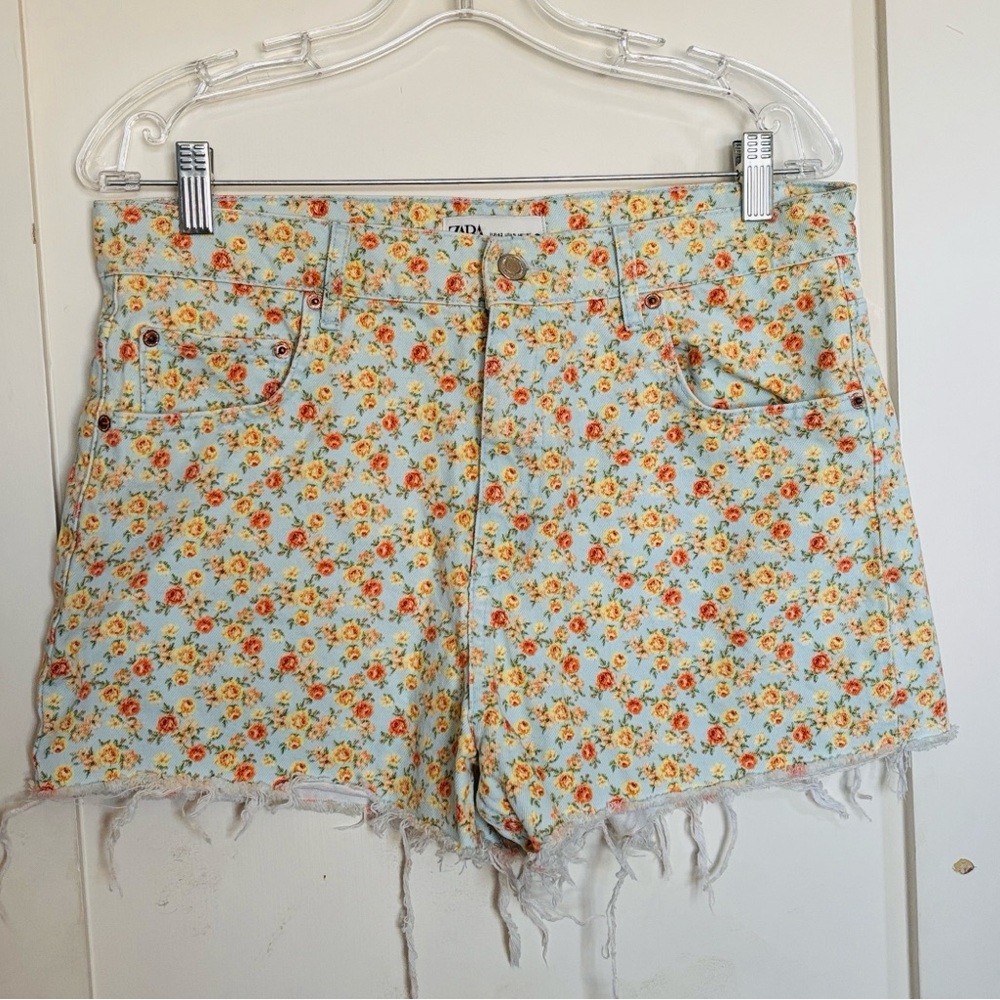 Zara women's size 10 The 90’s Short denim floral shorts